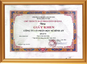 ChuTichUBNDQuan8TangGiayKhen